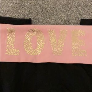 VICTORIA’s SECRET - “LOVE” YOGA PANTS (SHORT)!